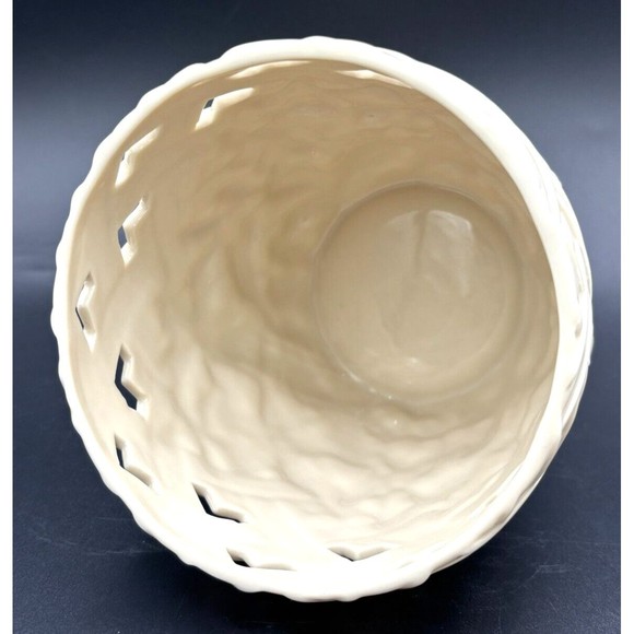 Classic Lenox Pineapple Box for Potpourri Porcelain with Sculptured Latticework - Picture 12 of 16